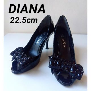 ダイアナ(DIANA)の【DIANA】ダイアナ ビジューエナメルパンプス リボン ブラック 22.5cm(ハイヒール/パンプス)