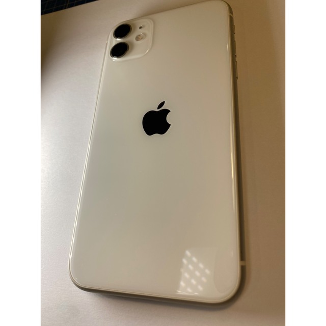 iPhone(アイフォーン)の【美品】iPhone11 256GB ホワイト SIMフリー スマホ/家電/カメラのスマートフォン/携帯電話(スマートフォン本体)の商品写真