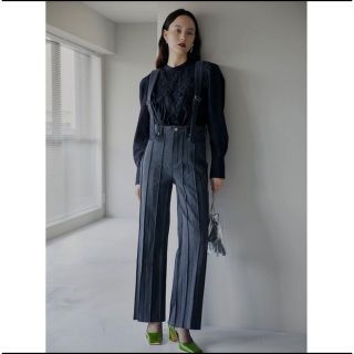 アメリヴィンテージ(Ameri VINTAGE)のPLEATS DENIM SUSPENDER PANTS(デニム/ジーンズ)