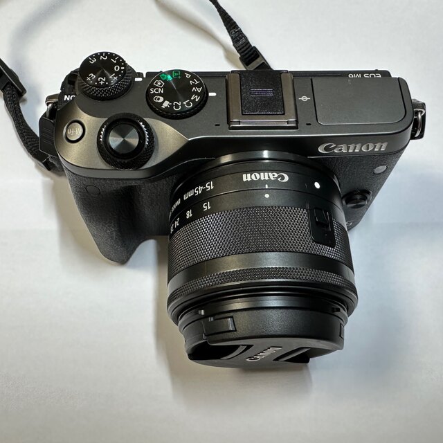 Canon(キヤノン)のCanon EOS M6 EF-M15-45 IS STM kit スマホ/家電/カメラのカメラ(ミラーレス一眼)の商品写真