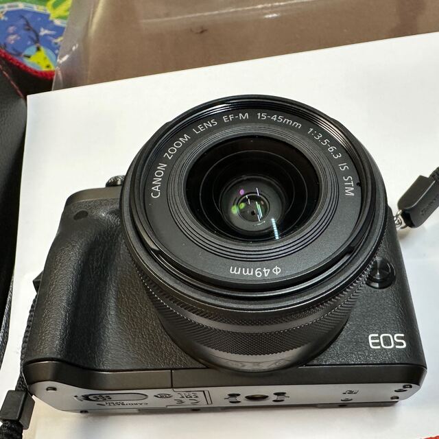 Canon(キヤノン)のCanon EOS M6 EF-M15-45 IS STM kit スマホ/家電/カメラのカメラ(ミラーレス一眼)の商品写真