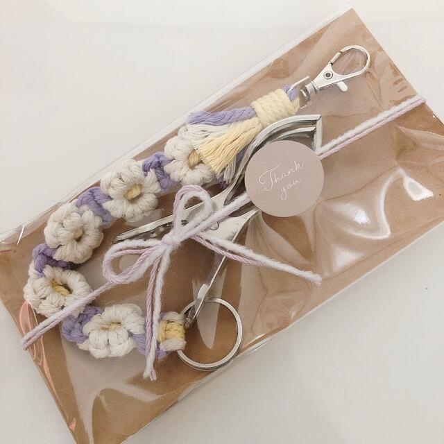 Flower◎マクラメ＊シューズクリップ ブランケットタオル マルチ ベビー ハンドメイドのキッズ/ベビー(外出用品)の商品写真