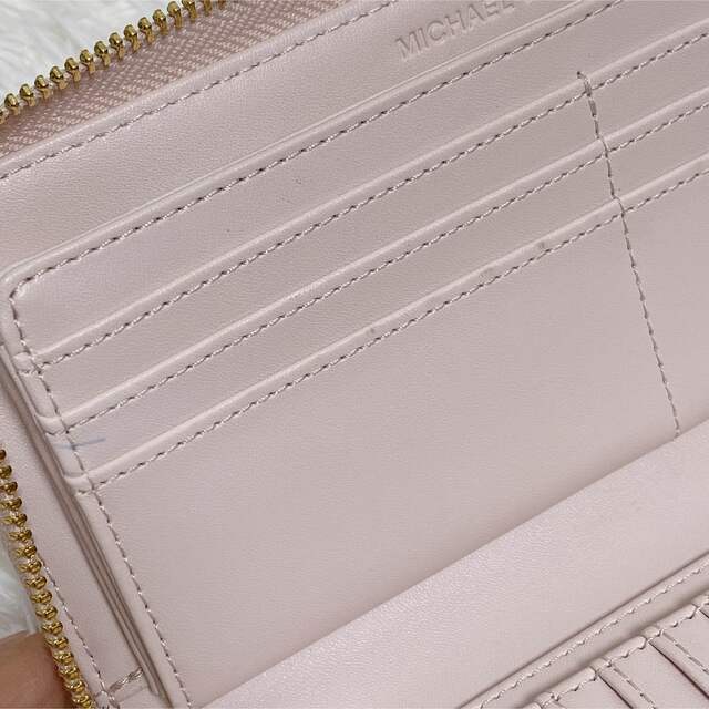 Michael Kors(マイケルコース)のマイケルコース 長財布 ストラップ付き 海外デザイン モノグラム レディースのファッション小物(財布)の商品写真