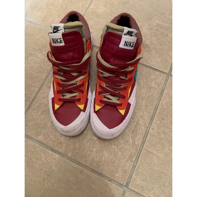 NIKE(ナイキ)のKAWS × sacai × Nike Blazer Low "Team Red メンズの靴/シューズ(スニーカー)の商品写真