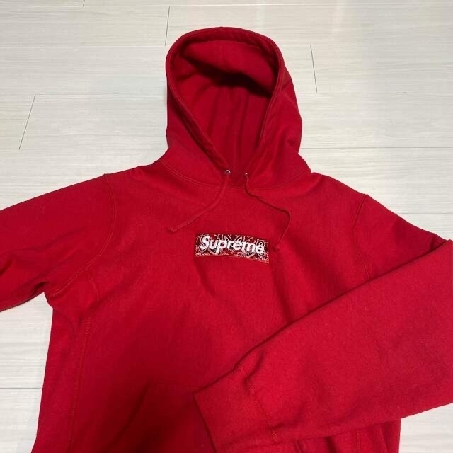 Supreme(シュプリーム)のsupreme Bandanna Box Logo Hoodie メンズのトップス(パーカー)の商品写真