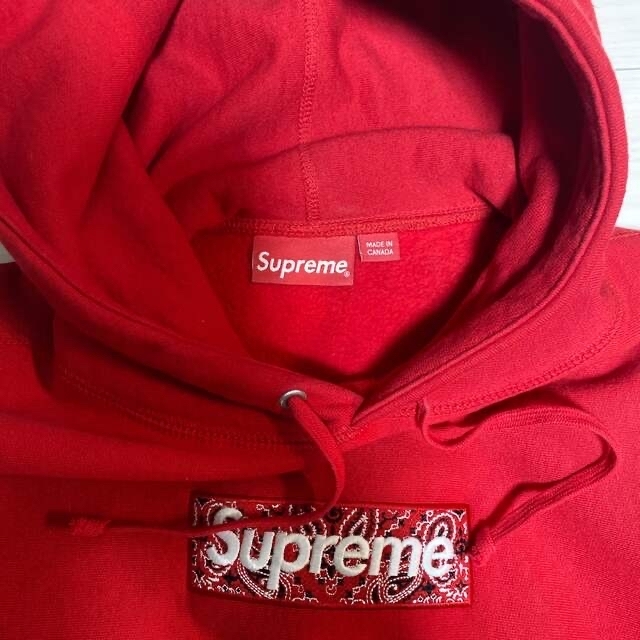 Supreme(シュプリーム)のsupreme Bandanna Box Logo Hoodie メンズのトップス(パーカー)の商品写真