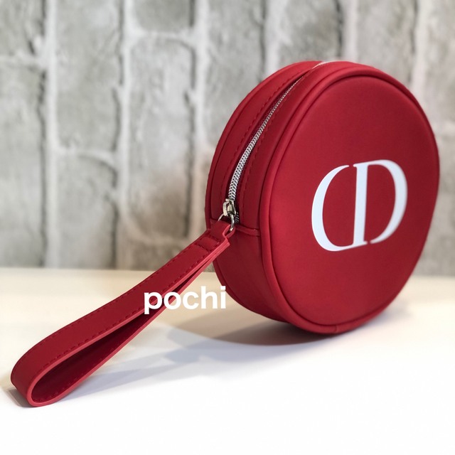 Christian Dior(クリスチャンディオール)のDior ディオール ノベルティ 丸型ポーチ レッド ホワイトロゴ 新品・箱あり レディースのファッション小物(ポーチ)の商品写真