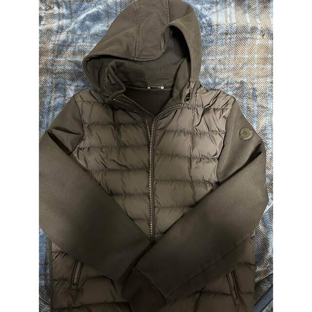 MONCLER(モンクレール)のMONCLER モンクレール パーカーメンズ L黒牛革ロゴ メンズのトップス(パーカー)の商品写真