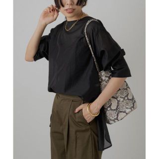 ラウンジドレス(Loungedress)の今期新作 新品 Loungedress バックオープンボートブラウス ブラック(シャツ/ブラウス(長袖/七分))