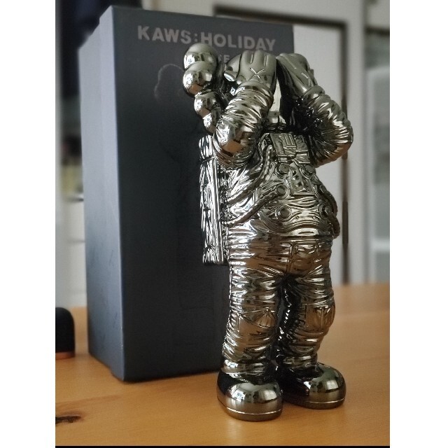 海外通販サイト KAWS HOLIDAY SPACE BLACK カウズ glow.ch