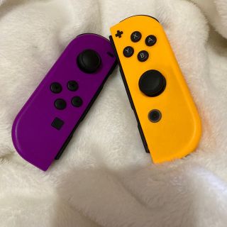 ニンテンドースイッチ(Nintendo Switch)の【動作良好◎】人気カラー！ジョイコン　ネオンパープル、オレンジ(携帯用ゲーム機本体)