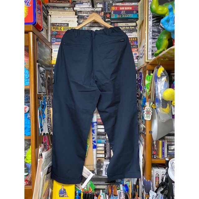 BEAMS(ビームス)のBROCHURE 1P CHINO NAVY メンズのパンツ(チノパン)の商品写真