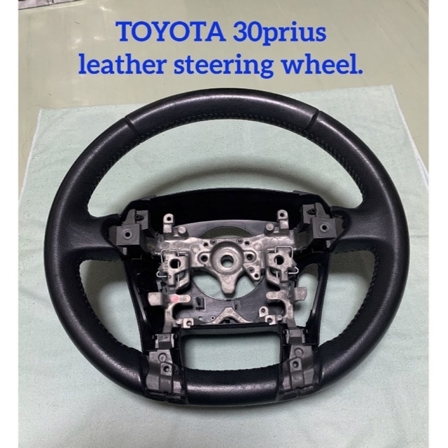 TOYOTA 30prius leather steering wheel.のサムネイル