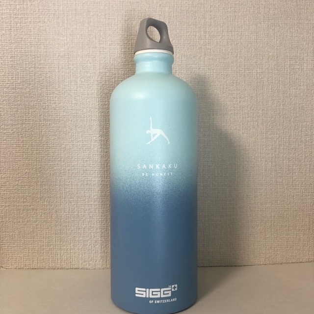 SIGG(シグ)のLAVA SUKALA オリジナルボトル　第五チャクラ ブルー（SANKAKU） スポーツ/アウトドアのトレーニング/エクササイズ(ヨガ)の商品写真