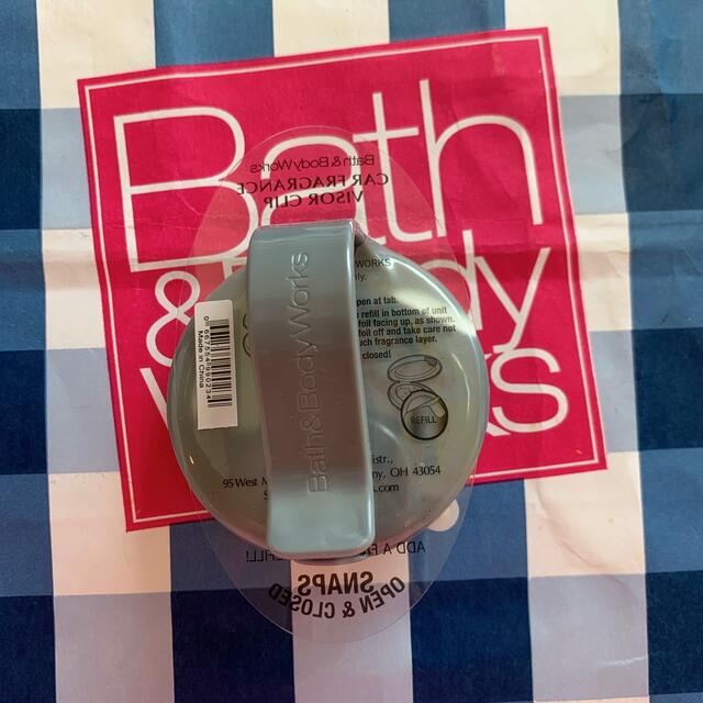 Bath & Body Works(バスアンドボディーワークス)の【新品】バスアンドボディワークス カーフレグランス サンタドッグ セット レディースのファッション小物(キーホルダー)の商品写真