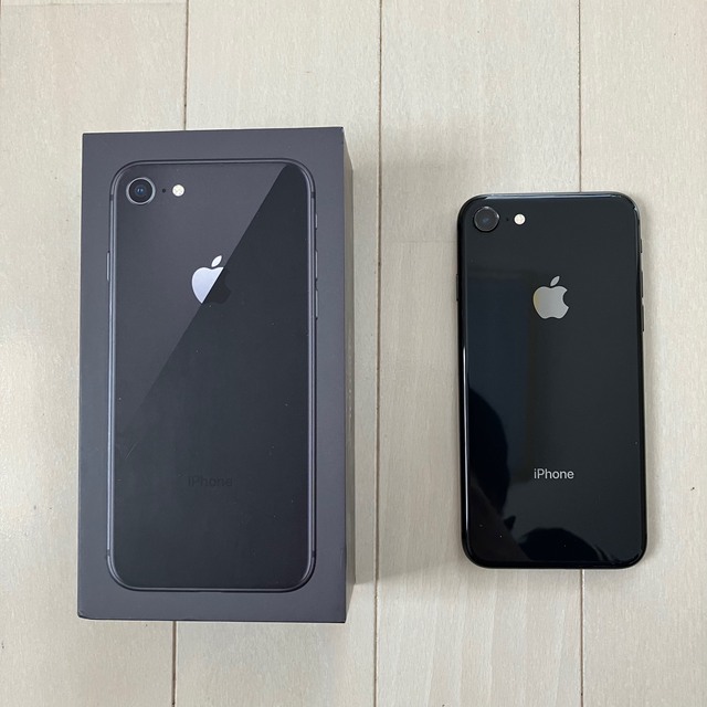 iPhone8 61GB au