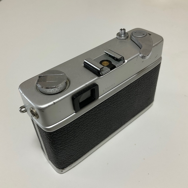 KONICA MINOLTA(コニカミノルタ)のkonica c35 フィルムカメラ スマホ/家電/カメラのカメラ(フィルムカメラ)の商品写真