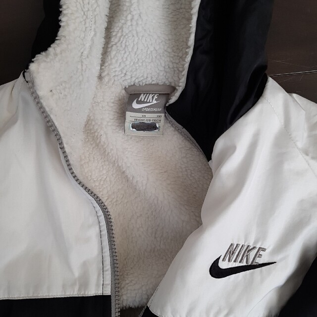 NIKE(ナイキ)のNIKE　ナイキ　130 ジャンパー　上着　ブルゾン キッズ/ベビー/マタニティのキッズ服男の子用(90cm~)(ジャケット/上着)の商品写真