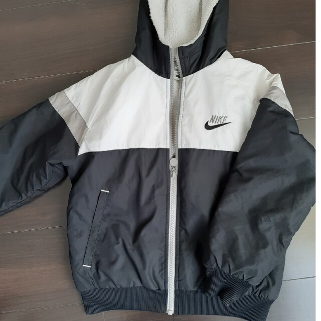 NIKE(ナイキ)のNIKE　ナイキ　130 ジャンパー　上着　ブルゾン キッズ/ベビー/マタニティのキッズ服男の子用(90cm~)(ジャケット/上着)の商品写真