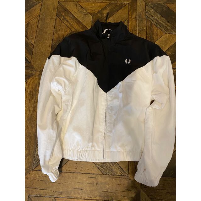 FRED PERRY(フレッドペリー)のフレッドペリー　CHEVRON JACKET レディースのジャケット/アウター(ブルゾン)の商品写真