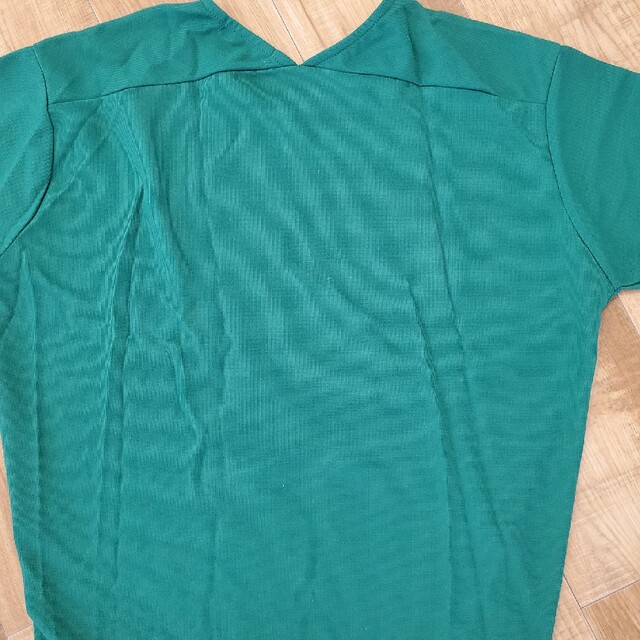 グリーン　長袖　ティシャツ レディースのトップス(シャツ/ブラウス(長袖/七分))の商品写真
