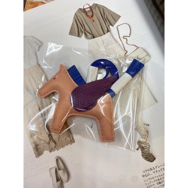 高級手縫いトカゲ革入チャーム レディースのアクセサリー(チャーム)の商品写真