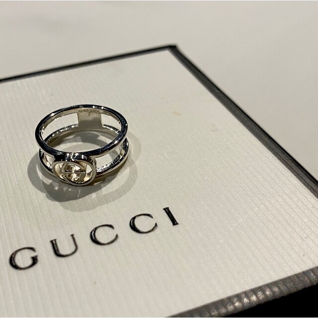GUCCI インターロッキングGスリムオープンバンド リング