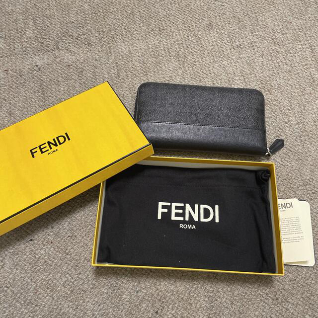 【状態良】FENDI 本革　ロゴ長財布