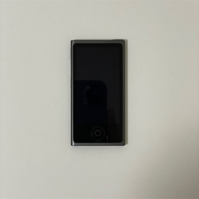 Apple(アップル)のiPod nano 16GB 第7世代 スペースグレイ 2015 MKN5… スマホ/家電/カメラのオーディオ機器(ポータブルプレーヤー)の商品写真