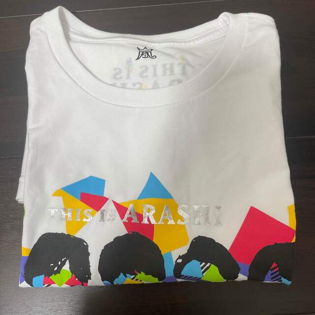 嵐(アラシ)の嵐　This is 嵐 LIVE ライブTシャツ　白　グレー エンタメ/ホビーのタレントグッズ(アイドルグッズ)の商品写真