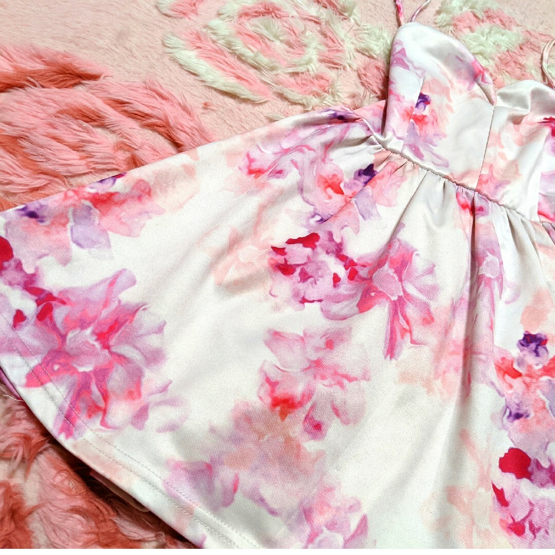 dazzy store(デイジーストア)のデイジーストアー❤白×ピンク❤ぼかし❤花柄❤ツル❤編み上げ❤ワンピ レディースのフォーマル/ドレス(ミニドレス)の商品写真