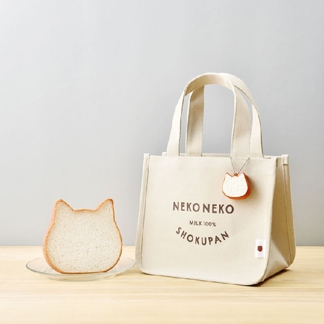 【新品未使用】「ねこねこ食パン」のランチトートバッグ＆食パン型スクイーズ レディースのバッグ(トートバッグ)の商品写真