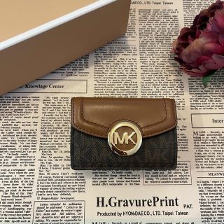 マイケルコース(Michael Kors)の☆正規品☆　マイケルコース　MICHAEL KORS 三つ折り財布　ブラウン(折り財布)