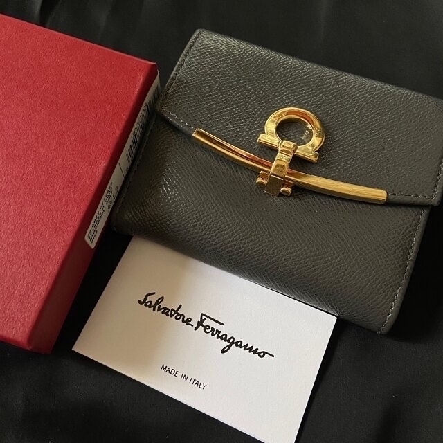 特価: フェラガモ　二つ折財布/Salvatore Ferragamo