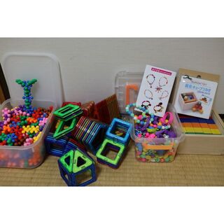 知育玩具（マグフォーマー、くもん図形キューブほか）＋絵本39冊 セット(知育玩具)
