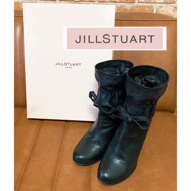 JILLSTUART(ジルスチュアート)のジルスチュアート 本革ショートブーツリボン 22.5cm レディースの靴/シューズ(ブーツ)の商品写真