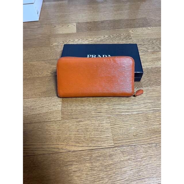 PRADA(プラダ)のプラダ 長財布 財布 ラウンドファスナー レディース オレンジ ゴールド 中古 レディースのファッション小物(財布)の商品写真