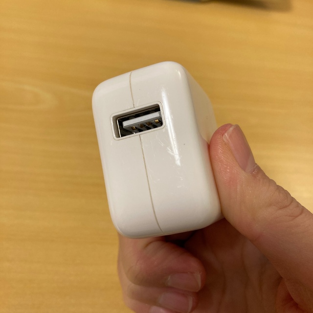 Apple(アップル)のApple 純正品 電源アダプタ 10W スマホ/家電/カメラの生活家電(変圧器/アダプター)の商品写真