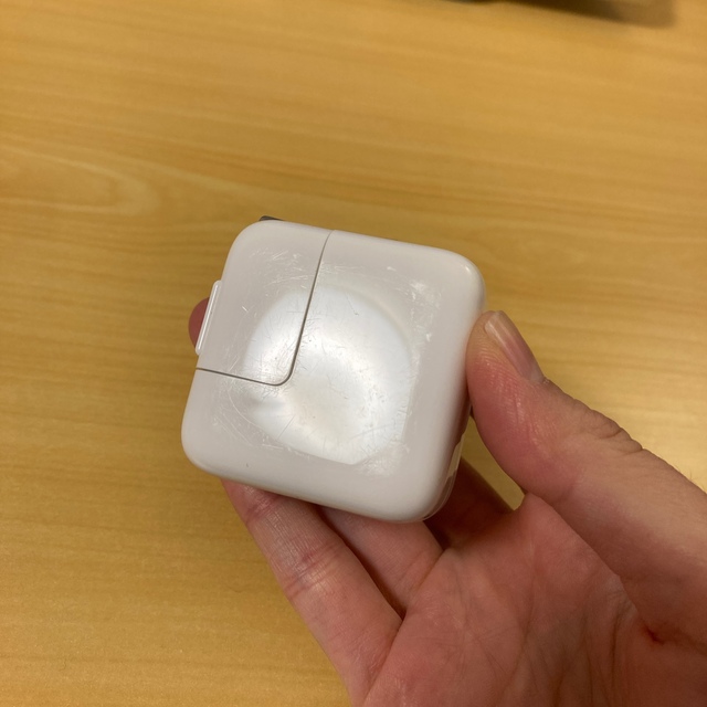 Apple(アップル)のApple 純正品 電源アダプタ 10W スマホ/家電/カメラの生活家電(変圧器/アダプター)の商品写真