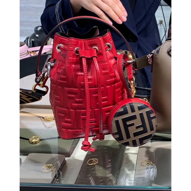 FENDI(フェンディ)の【まめきん。様専用】FENDI モントレゾール　レッド レディースのバッグ(ショルダーバッグ)の商品写真