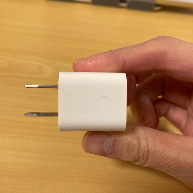 Apple(アップル)のApple 純正品 電源アダプタ 5W スマホ/家電/カメラの生活家電(変圧器/アダプター)の商品写真