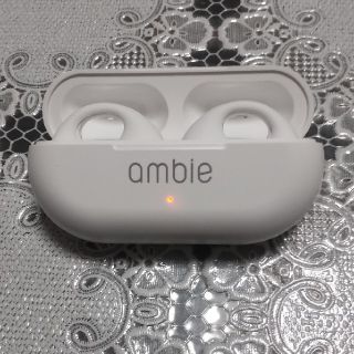 ソニー(SONY)の週末限定価！ ambie sound earcuffs AM-TW01 ホワイト(ヘッドフォン/イヤフォン)