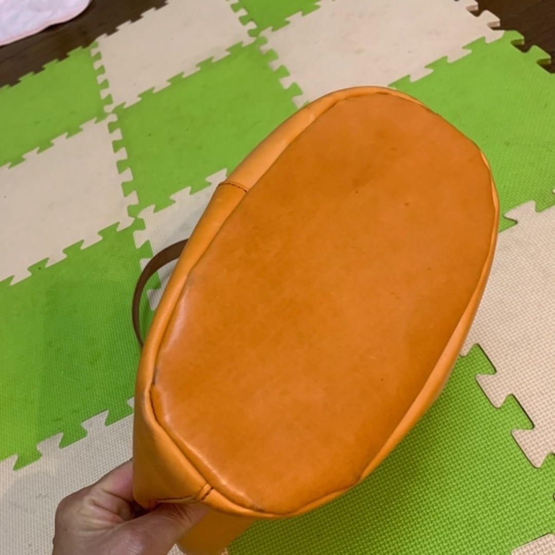 世界的に有名な 美品‼️キソラ みかん色の本革ショルダーバッグ バッグ