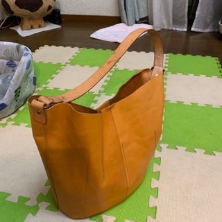 美品‼️キソラ　みかん色の本革ショルダーバッグ(ショルダーバッグ)