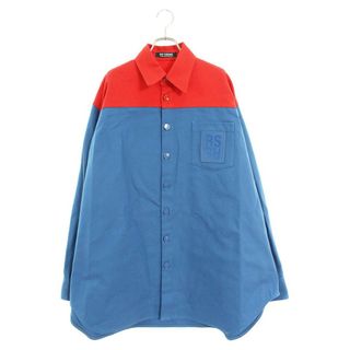 ラフシモンズ(RAF SIMONS)のラフシモンズ 22AW 222-M244 Oversized bicolor denim shirts with R pin in back バイカラーオーバーサイズデニム長袖シャツ  メンズ XS(シャツ)