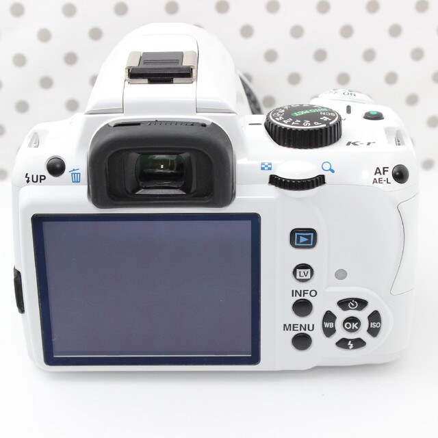 PENTAX(ペンタックス)の❤WiFi SDカード付き❤ ペンタックス K-r 一眼レフ ホワイトカラー スマホ/家電/カメラのカメラ(デジタル一眼)の商品写真