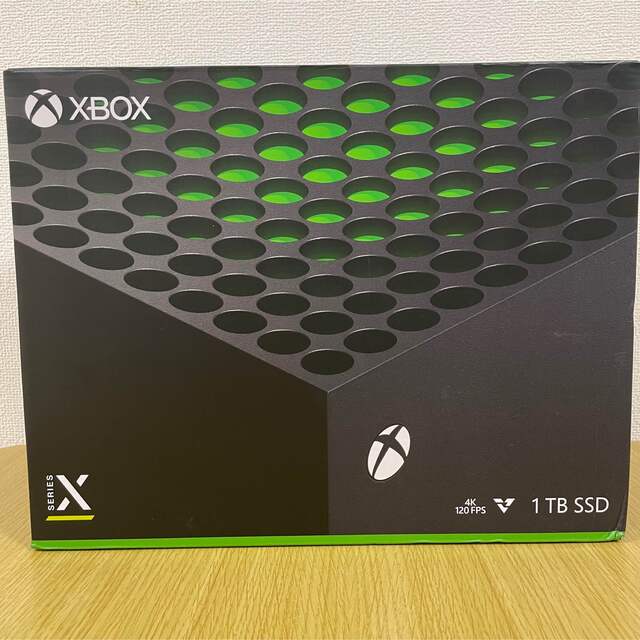Xbox(エックスボックス)のXbox Series X  RRT-00015 新品未開封 エンタメ/ホビーのゲームソフト/ゲーム機本体(家庭用ゲーム機本体)の商品写真
