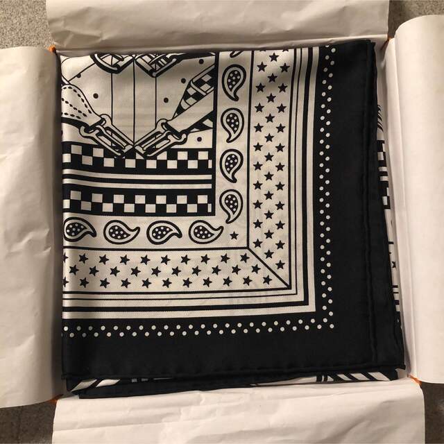 大人気新作 HERMES カレ エルメス バンダナ ジグザグ カレ55 - www