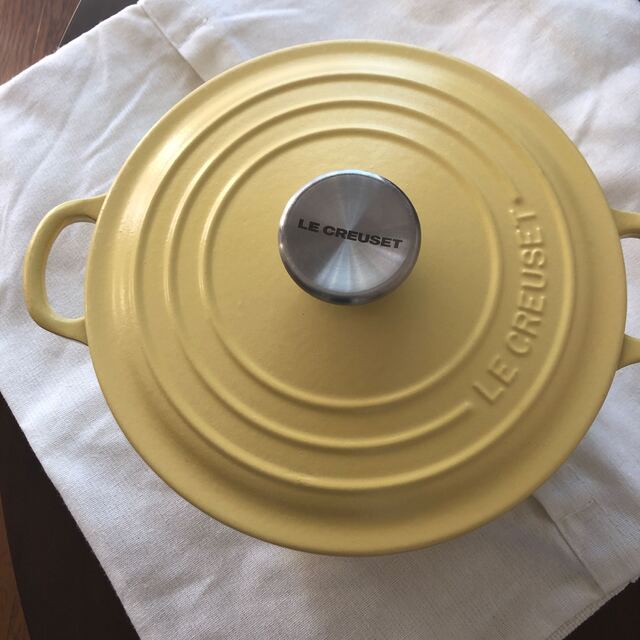 LE CREUSET(ルクルーゼ)のル・クルーゼ　シグニチャー　ココットロンド　シルバーつまみ インテリア/住まい/日用品のキッチン/食器(鍋/フライパン)の商品写真