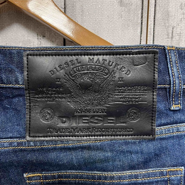 DIESEL - 美品!DIESEL D-FINING テーパードストレッチデニム DIESEL - 美品!DIESEL D-FINING テーパードストレッチデニム